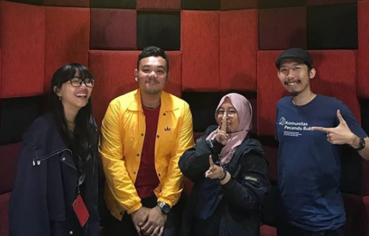 Anggota Pecandu Buku berasal dari lintas usia dan latar belakang pekerjaan